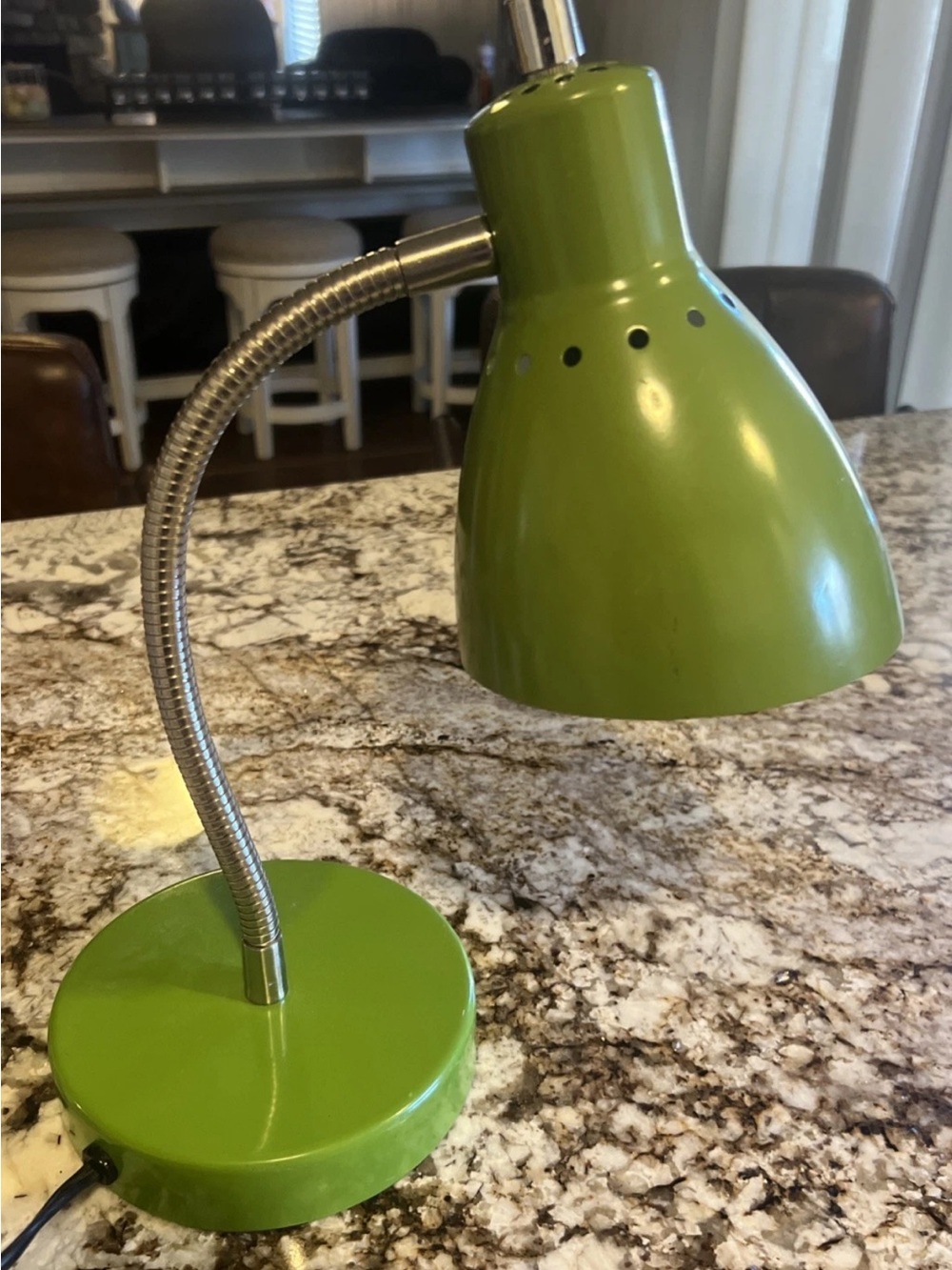 Vintage Metal Enamel Avocado Flexible Gooseneck Desk Lamp Light  15" Tall Works